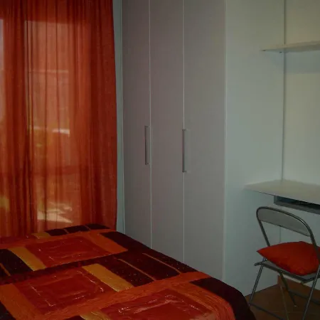 Orange & Mandarin Apartment *