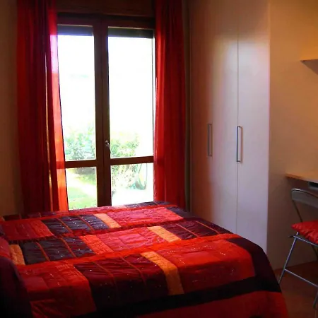 Orange & Mandarin Apartment *