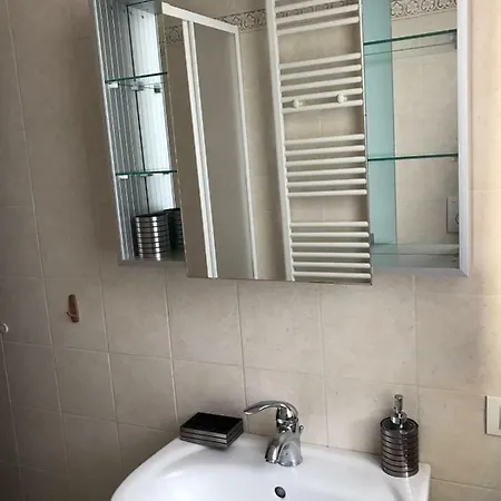 Orange & Mandarin Apartment *