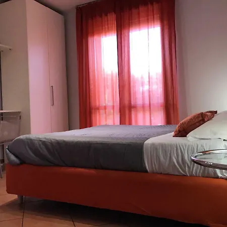 Orange & Mandarin Apartment