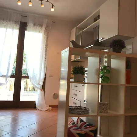 Orange & Mandarin Apartment